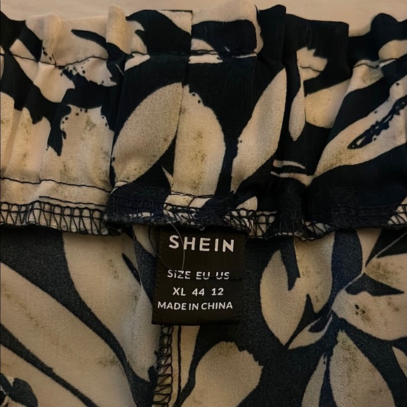 SHEIN Deep Navy and White Leaf Print Pants - Picture 4 of 4